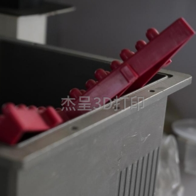 探秘注塑与吹塑模具技术