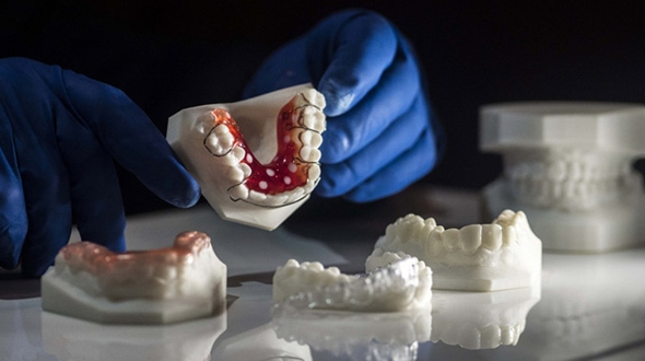 金属3D打印技术和传统治疗方法在牙科中有哪些区别？