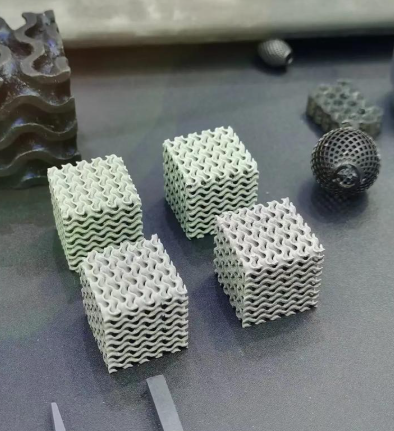 3D打印液态金属粘不住底板？调温度试试